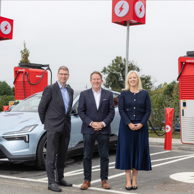 Darragh O’Brien, Ciara Foxton and Jonathan Diver in front of an electric car at Circle K Clonshaugh