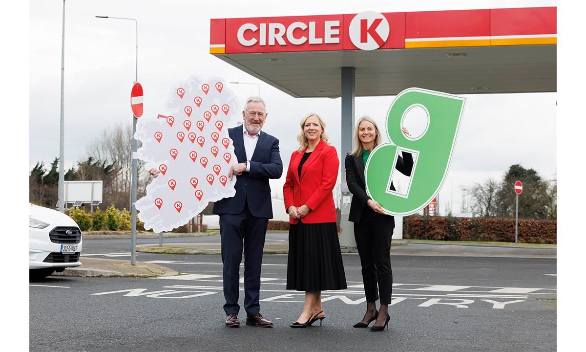 Ciara Foxton, Sinead Mitchell and Gerry Casey in front a Circle K station